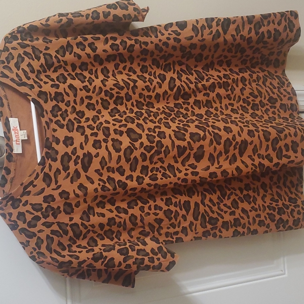 L mazik shirt never worn